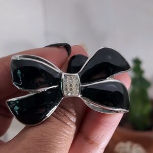 Elegant Black Bow Ring